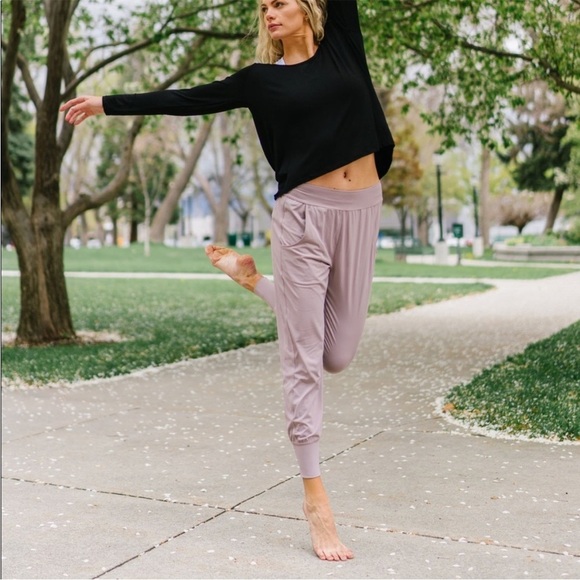 Zyia Lilac Jogger in a Bottle | size Medium - Picture 8 of 9